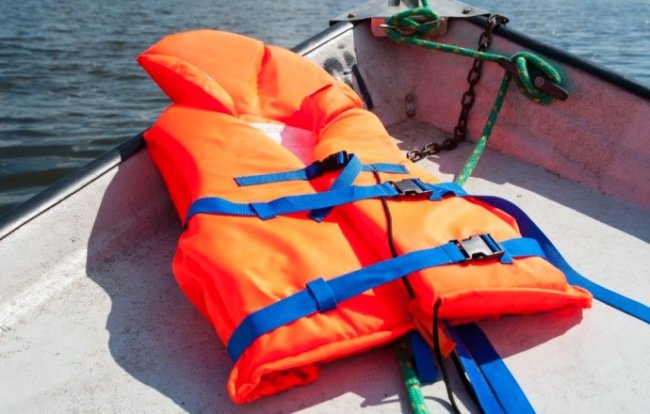 О выборе спасательного жилета для рыбалки - «Статьи для рыбака»