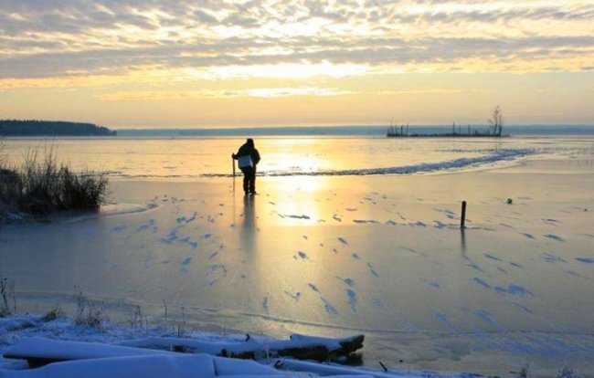 Как не провалиться под лед на зимней рыбалке? Будьте осторожны
